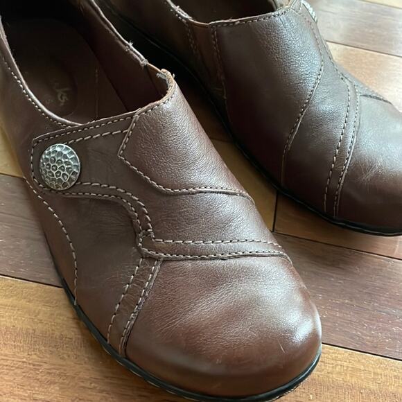 Clarks Leather Bendable Slip On Clogs Brown Size 8 Fall School Mules Comfort - Picture 2 of 7
